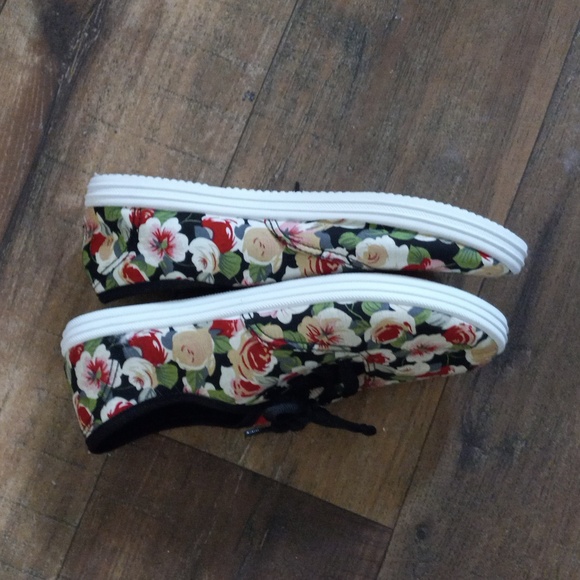 Flower Print Sneakers - Picture 5 of 5